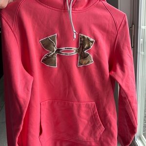 Womens UA sweatshirt
